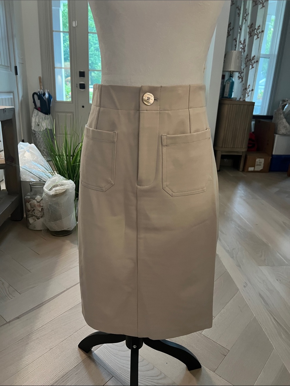 Classic High-Waist Cream Midi Skirt with Front Patch Pockets